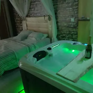 https://clzen-gite-de-charme-avec-spa.midi-pyreneeshotels.com