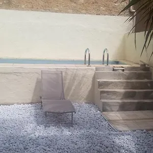 La Petite Maison Dans Un Village Bio Hébergement de vacances